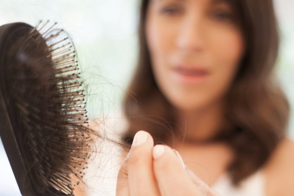 علل و درمان ریزش مو در زنان با طب سنتی